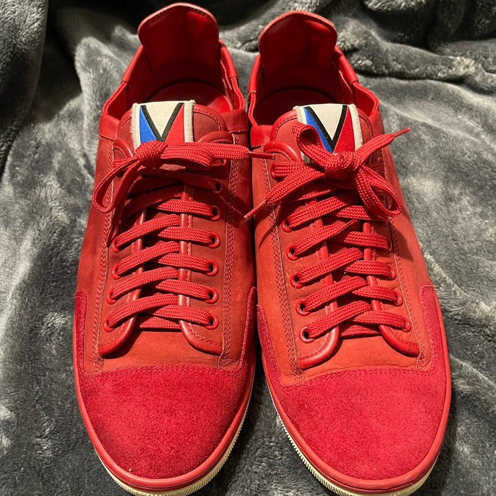Louis Vuitton Cup slalom cup red suede special edition sneakers.